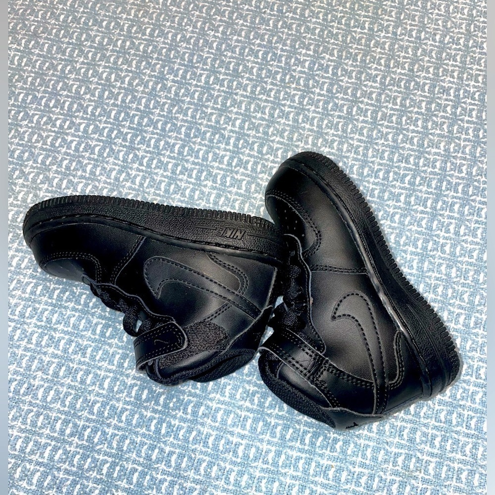 Nike - Picture 4 of 6